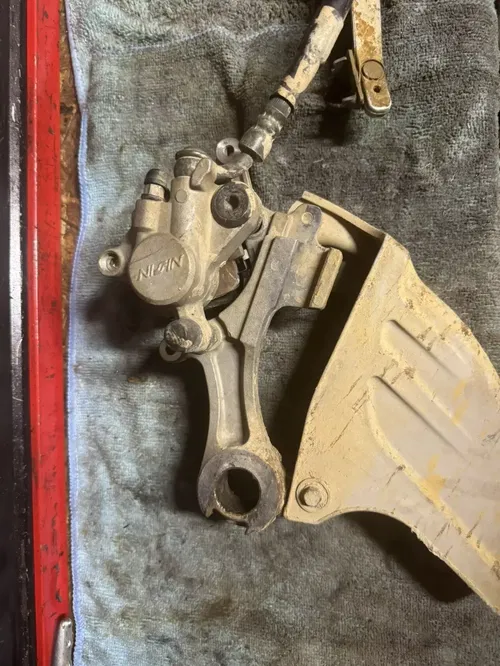 2003 2004 2005 Yamaha Yz450f Rear Brake Assembly Caliper bracket master cylinder