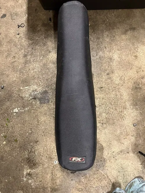 2005 - 2007 SUZUKI RMZ 450 SEAT ASSY 45100-35G00-BAE SADDLE RMZ450 05 06 07 K5