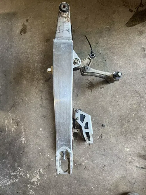 2005 - 2007 Suzuki RMZ450 Swingarm 61000-35G20 Swing Arm RMZ 450 05 06 07