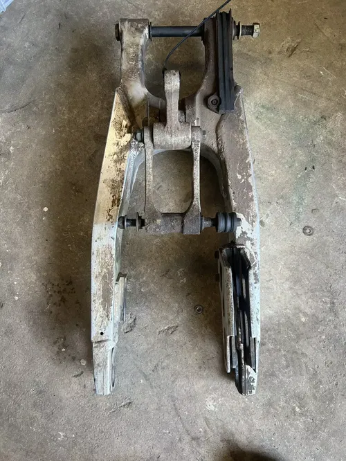2005 - 2007 Suzuki RMZ450 Swingarm 61000-35G20 Swing Arm RMZ 450 05 06 07