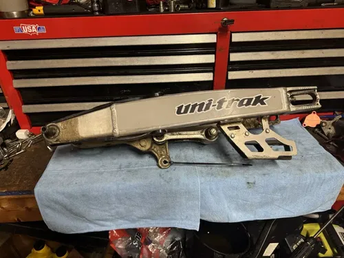 2010 10-11 KX250F KX 250F OEM Swingarm Rear Suspension Fork Wheel Support Brace