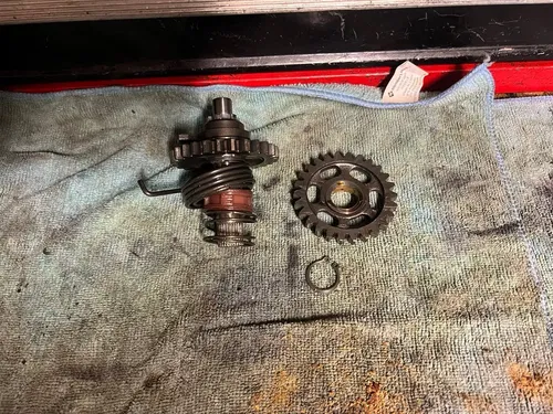 96-00 SUZUKI RM 125 RM125 OEM KICK START SHAFT AND GEARS KICKER GEAR 26211-27C02