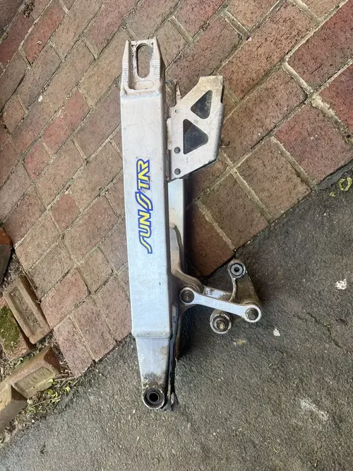 2001 01-03 RM125 RM 125 OEM Swingarm Rear Suspension Fork Wheel Support Brace