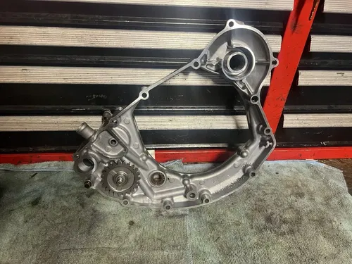 2006 05-07 RMZ450 RMZ 450 OEM Inner Intermediate Clutch Cover Water Pump Housing