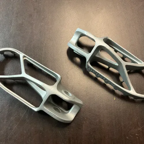 Husky Stock Foot Pegs 