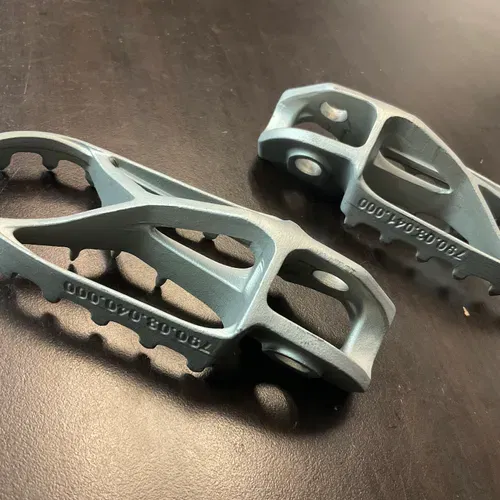 Husky Stock Foot Pegs 