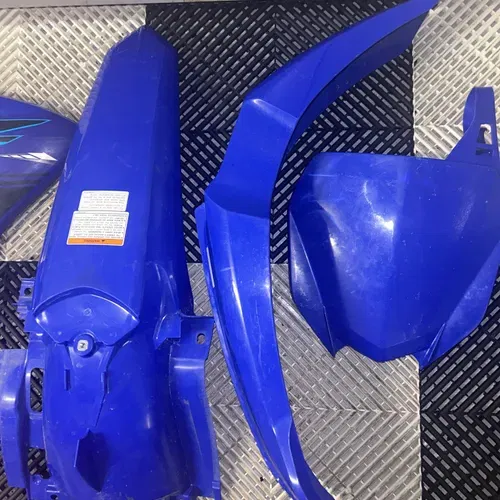 23' Yz125 Plastic 