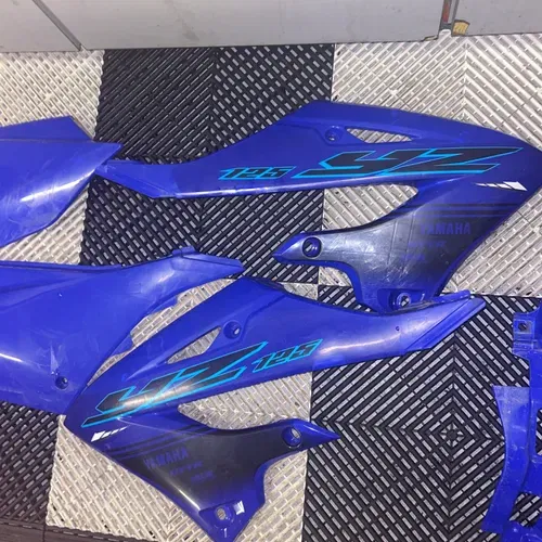 23' Yz125 Plastic 