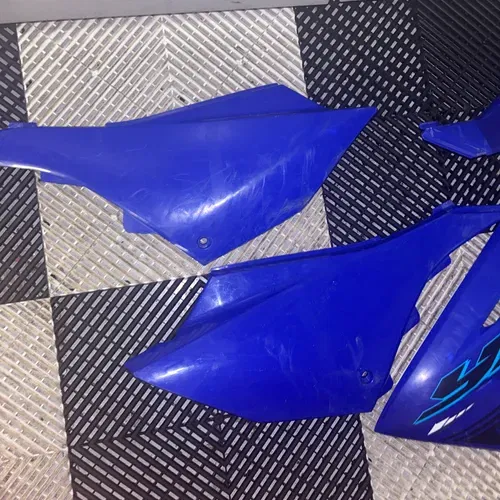 23' Yz125 Plastic 