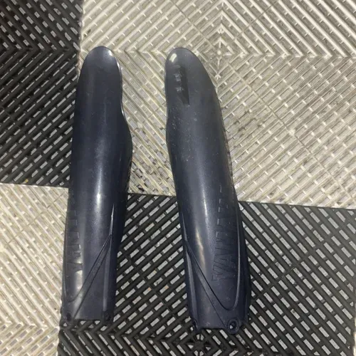 23' Yz125 Plastic 