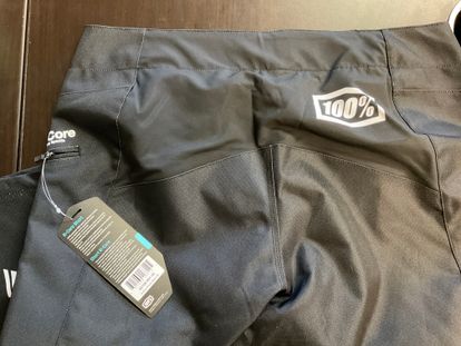100% Apparel - Size M