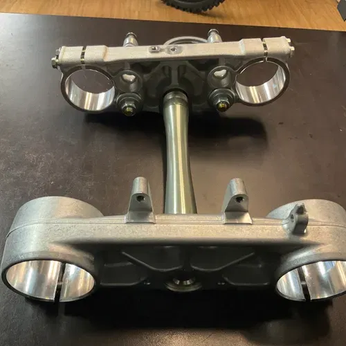 Honda Triple Clamps & Bar Mounts 