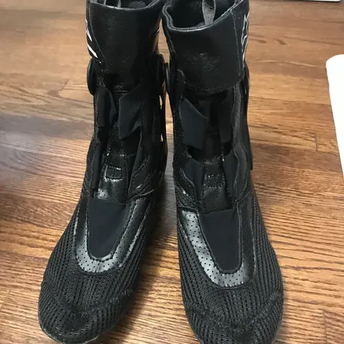 New Tech 10 Booties 