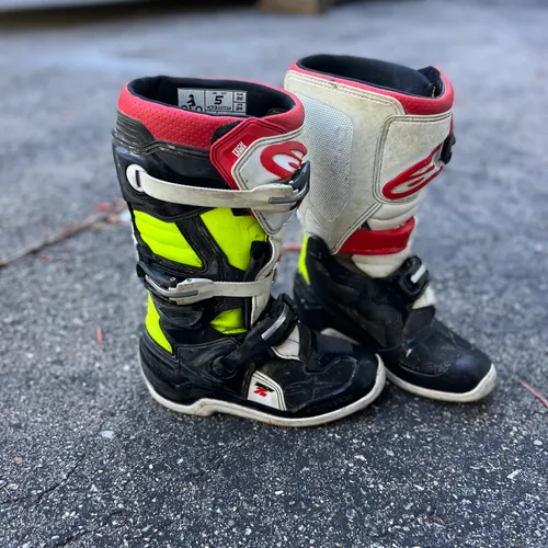 Youth Alpinestars Boots - Size 5