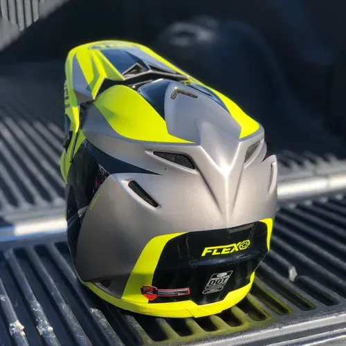 Bell Moto 9 Carbon Flex