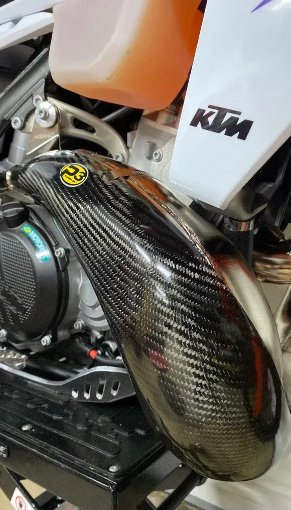 P3 CARBON MAX COVERAGE PIPE GUARD FMF KTM/HUSQ/GAS MODELS - 101082