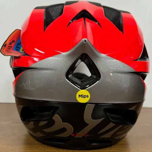 USED TLD STAGE HELMET GLO RED SIZE XS/SM  