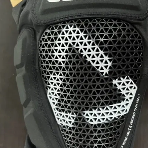 USED LEATT AIRFLEX PRO KNEE GUARD - XXL