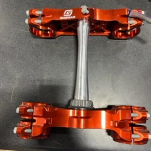 GASGAS FACTORY RACING TRIPLE CLAMP - RED