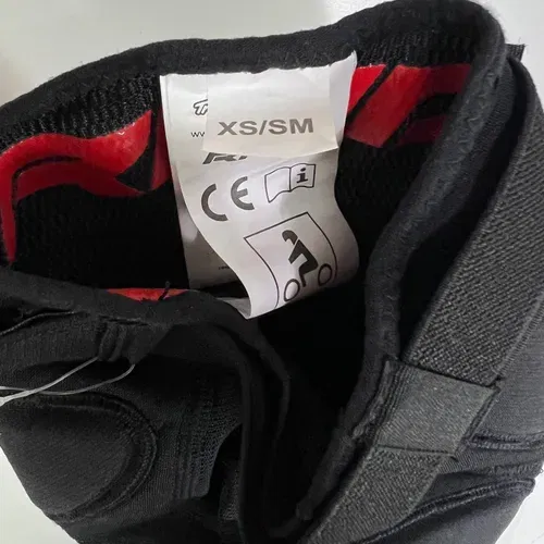 USED TROY LEE RAPID KNEE GUARD (ONLY ONE) XS/SM