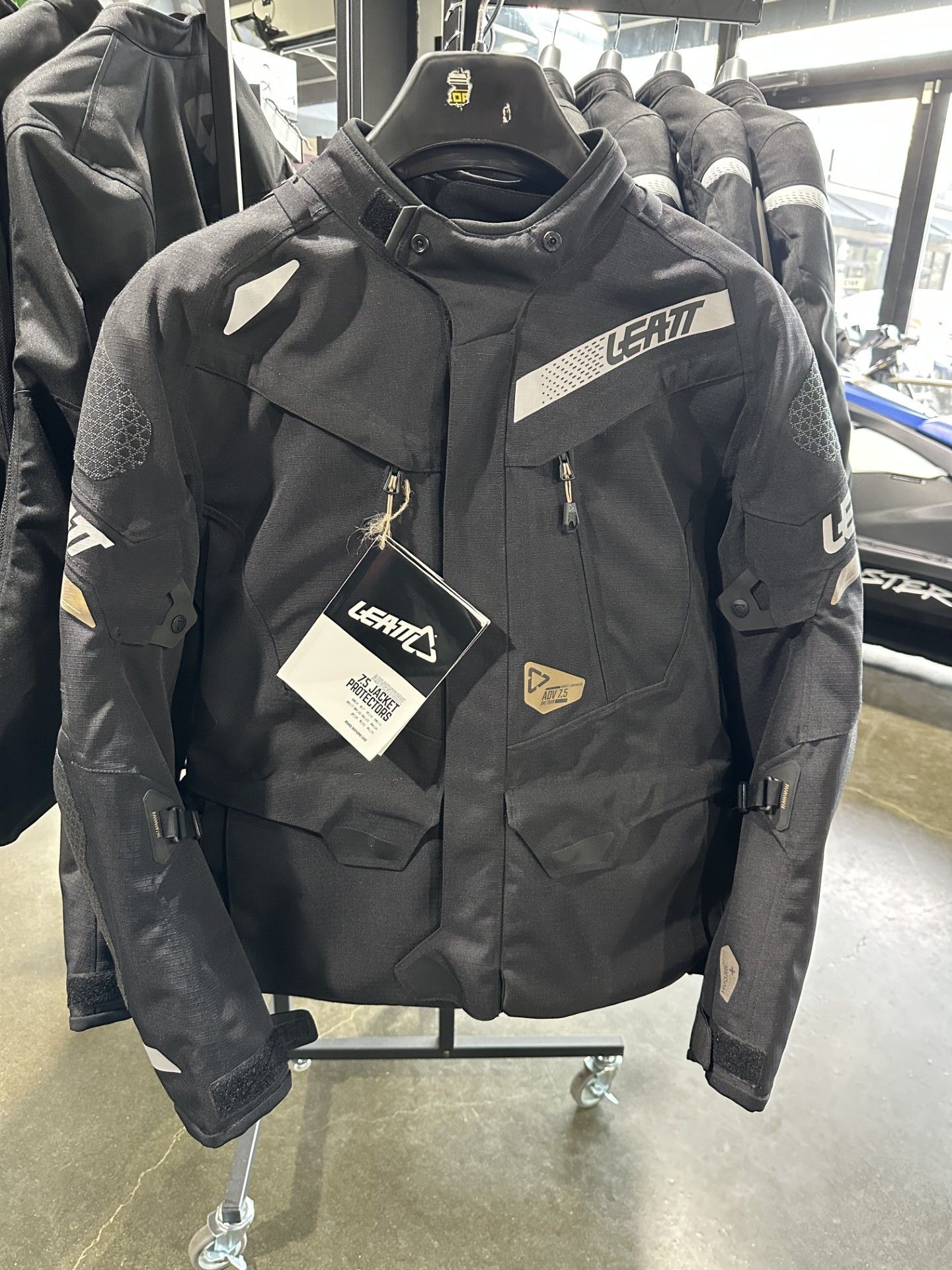 7.5 LEATT ADVENTURE JACKET DRITOUR