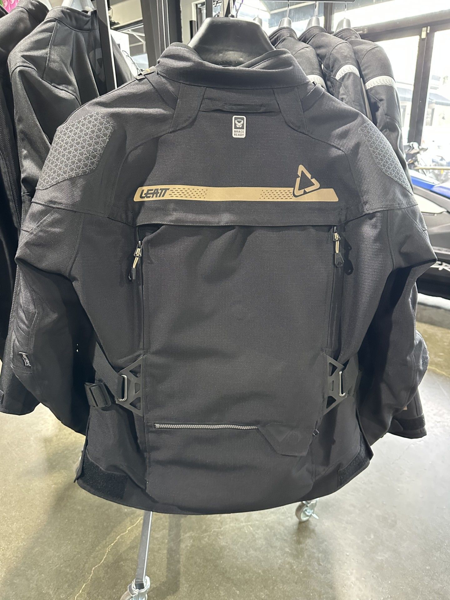 7.5 LEATT ADVENTURE JACKET DRITOUR