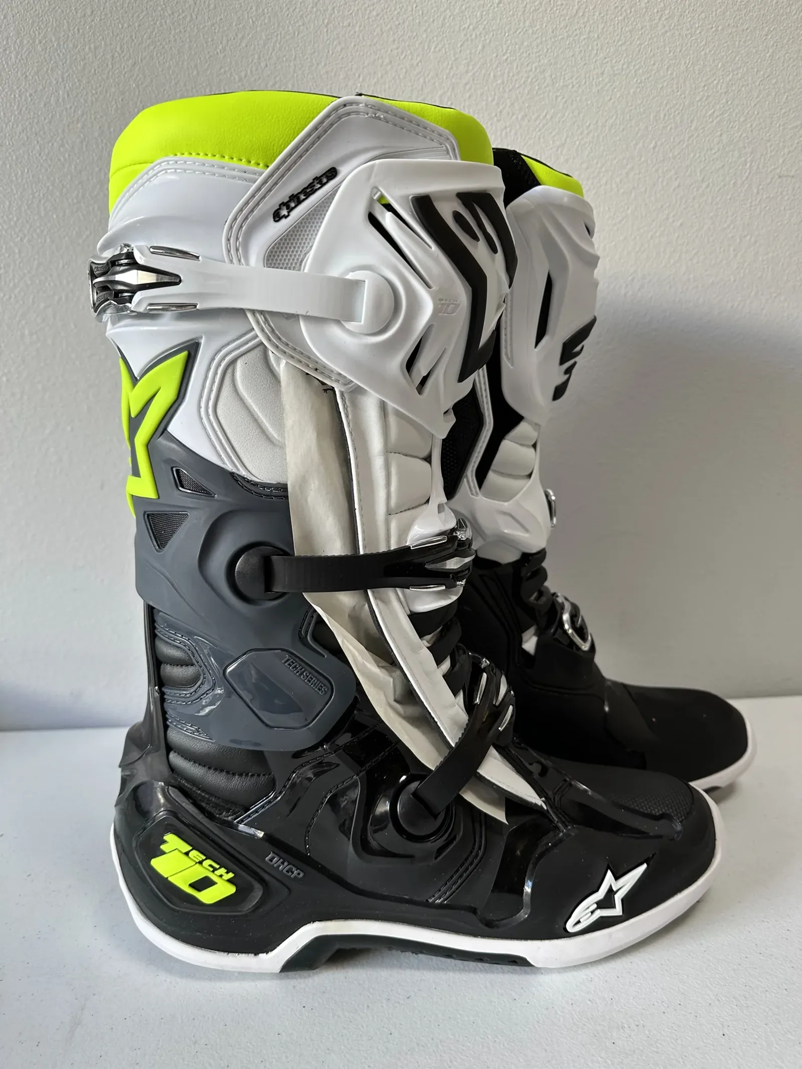 Alpinestars tech 10 black white discount