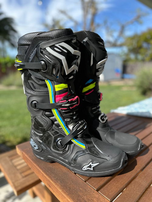 Alpinestars Tech 10 Supervented Boots - Black Hue - CLEARANCE