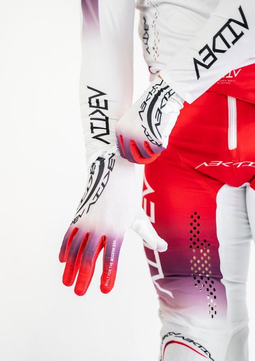 Aurora Electric Red Gloves