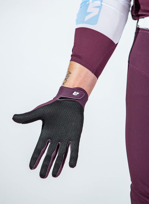 NOVA White / Plum Gloves