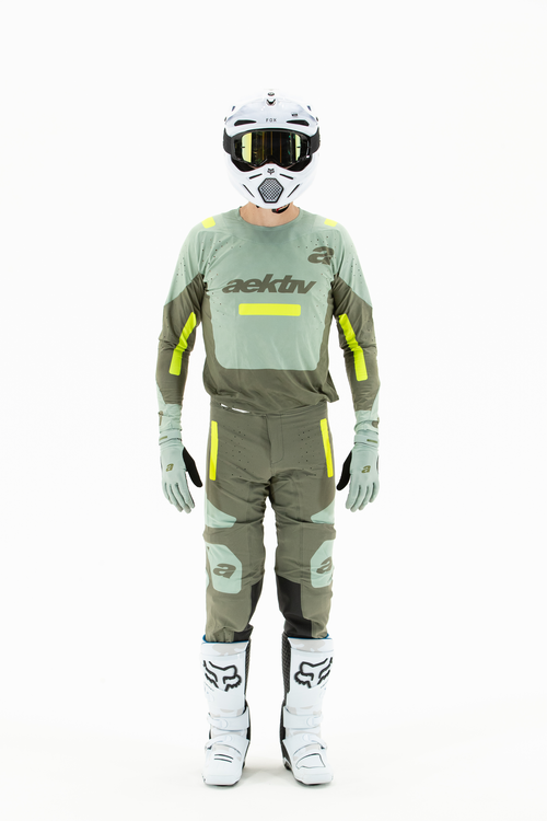 2025.1 Stone Green Pants