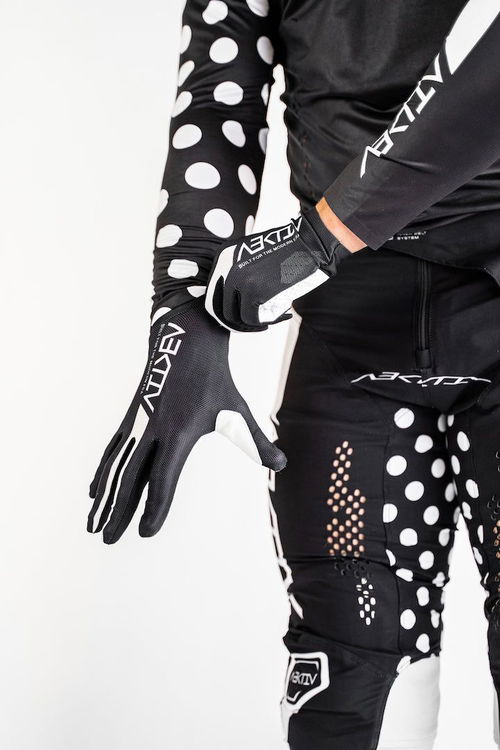Anaheim 1 LE Gloves