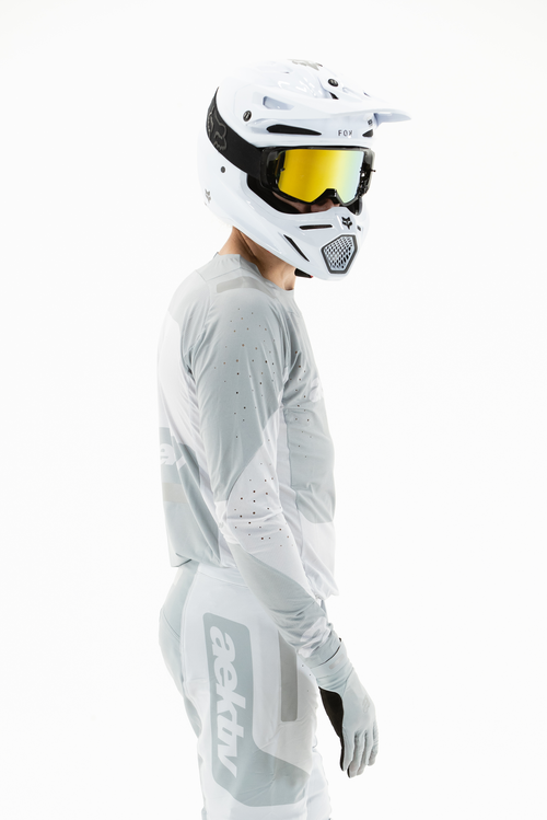 2025.1 Stealth Grey Glove
