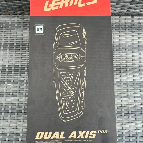 Dual Axis Pro Leatt Knee Guards With Leatt Knee Sleeves