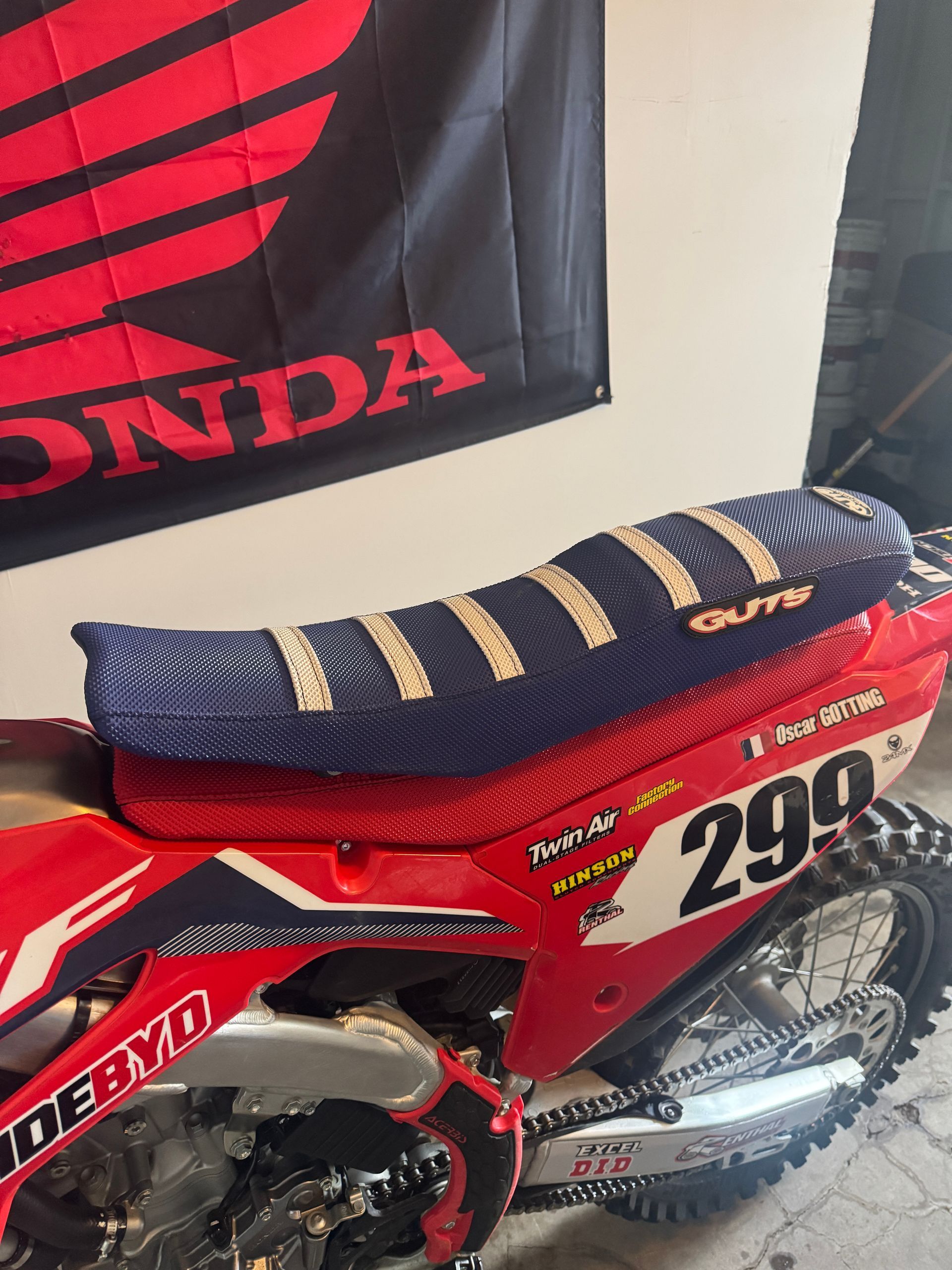 GUTS Complete Ribbed Seat (with bump) CRF 250R/450R 21-2024
