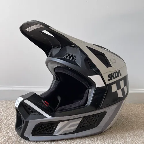 Fox Racing V3 Helmet - Size L