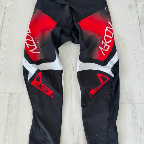 Aektiv VAPR Red/Black Pants Size 32