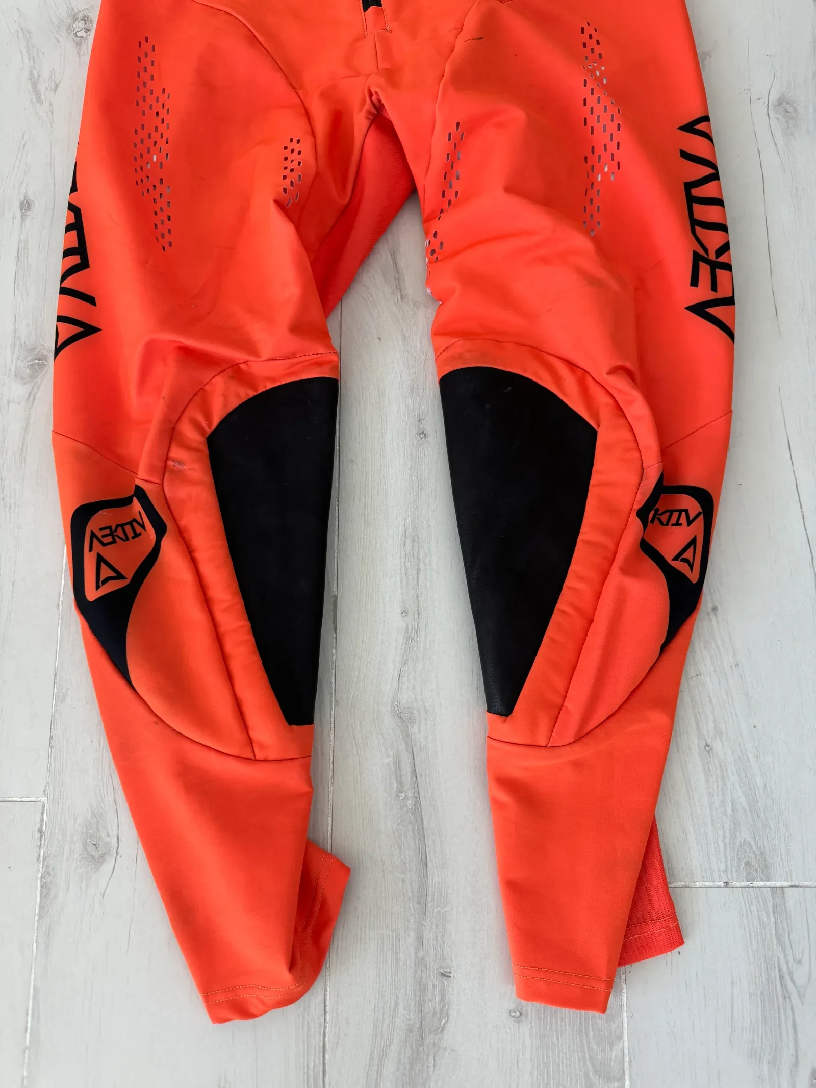 Aektiv Velo Orange Pants Size 32