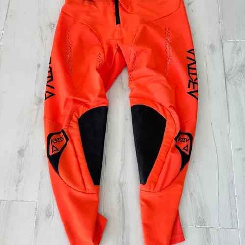 Aektiv Velo Orange Pants Size 32