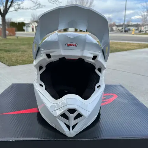 Bell Moto 10 Custom Painted ALL WHITE Helmet Size Medium 