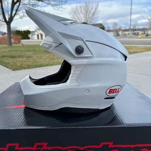 Bell Moto 10 Custom Painted ALL WHITE Helmet Size Medium 