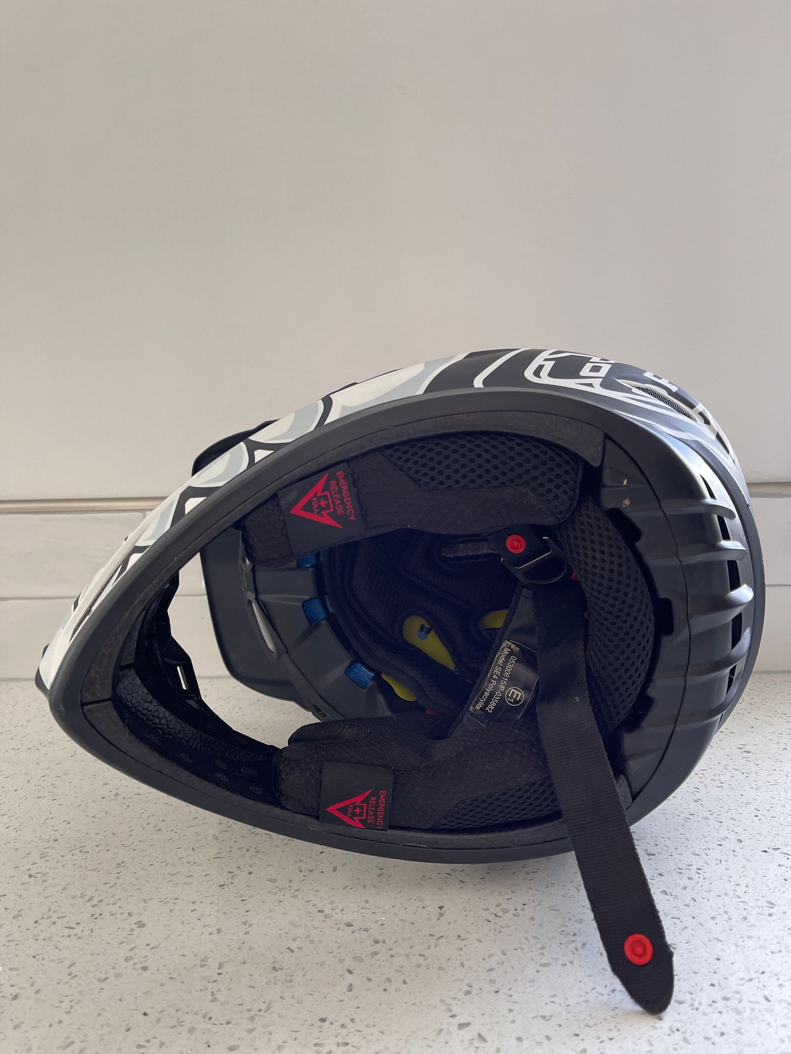 Troy lee skully best sale helmet