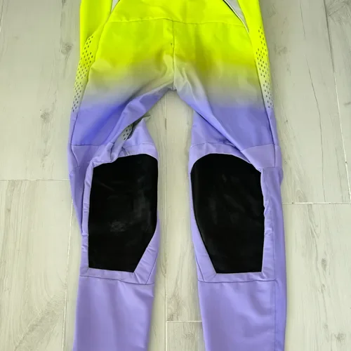 Aektiv Aurora Electric Pants Size 32