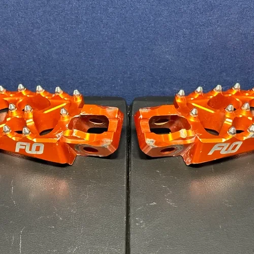 FLO Motorsports Pro Series Footpegs 2016-2023 KTM SX Orange Pegs FPEG-795-2 ORG