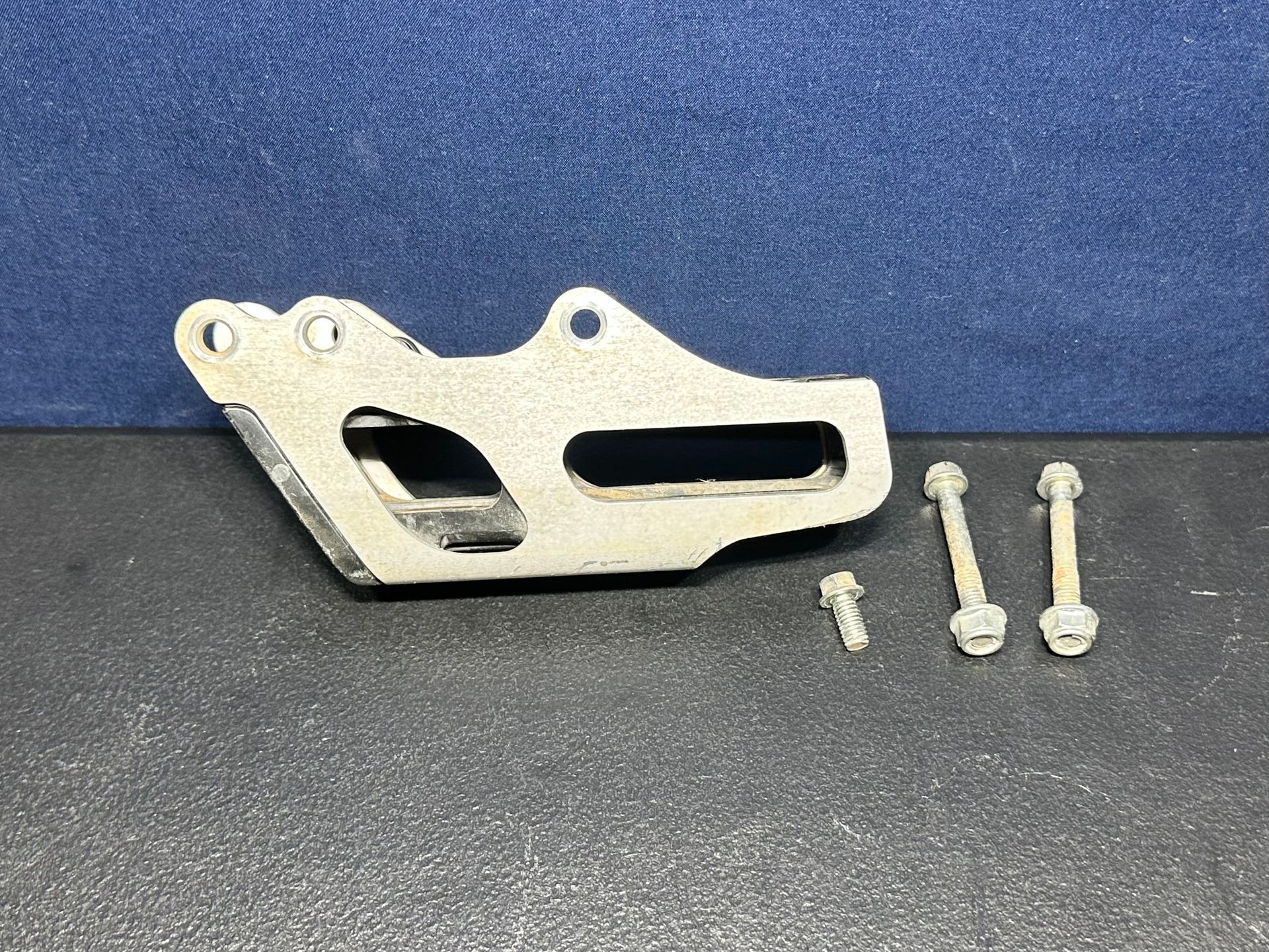 2009 Honda Crf450r Oem Chain Guide 52147-MEN-J00 Cover Guard 52146-MEN-J00 Crf