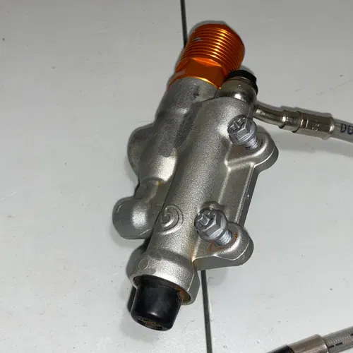 2020.5 KTM 450 SX-F Brembo Rear Brake Caliper & Master Cylinder Assembly 16-23