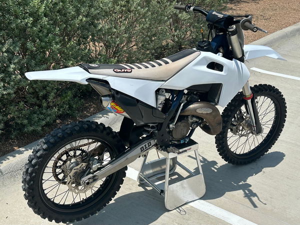 FMF PowerCore 2 Shorty Silencer 2019-2023 KTM Husqvarna FMF PowerCore 2 Shorty Silencer 2019-2023 KTM Husqvarna
