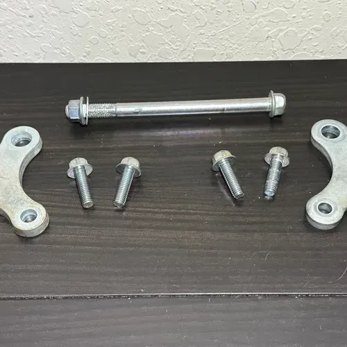 2018 Yamaha Yz450f Oem Front Lower Engine Brackets W/ Bolts 18-22 Motor Mounts