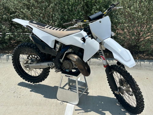 2019-2022 Husqvarna Oem Seat W/ Guts Ribbed Cover 25107040000 Complete TC FC FX