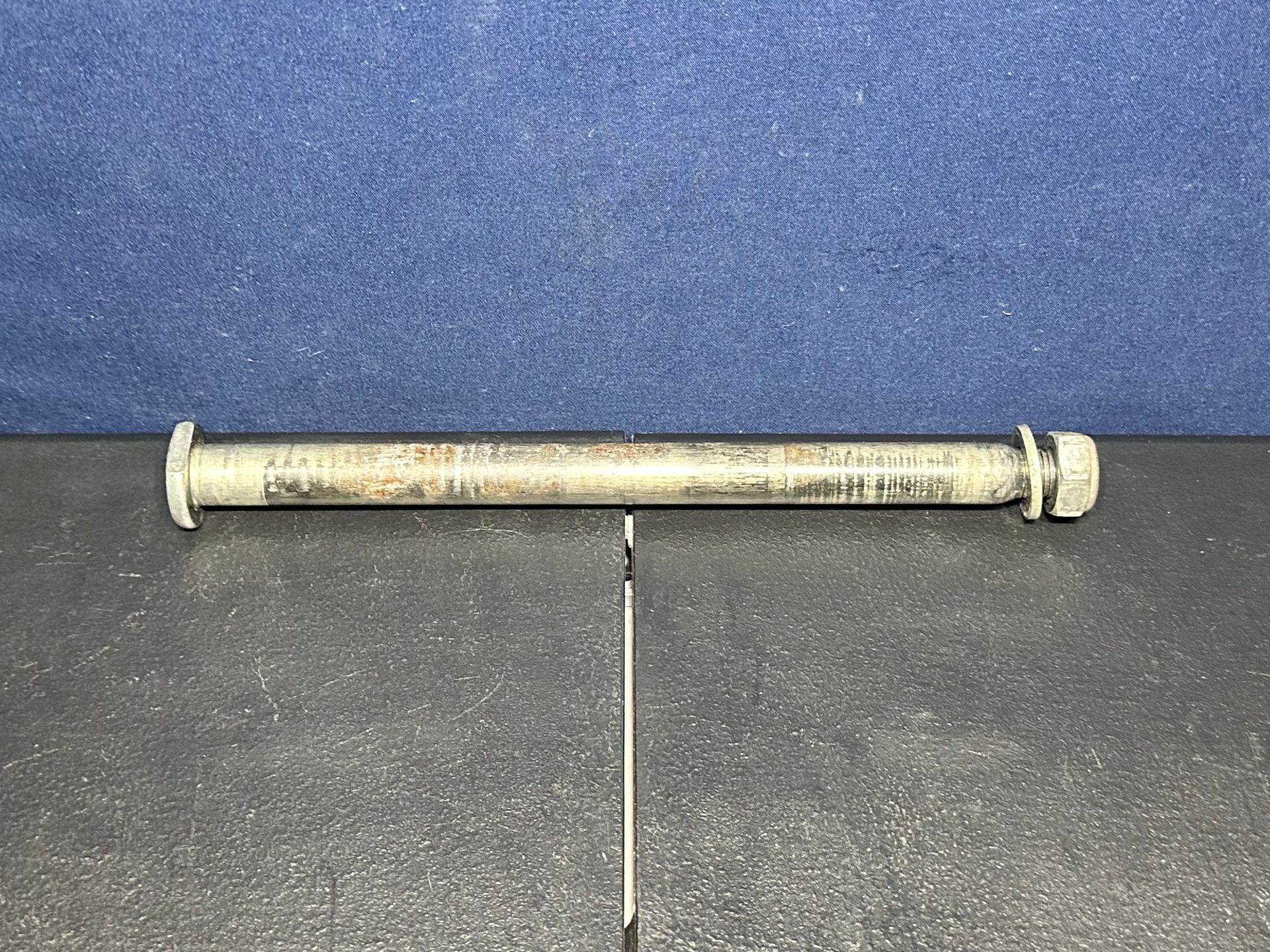 2009 Honda Crf450r Oem Swingarm Bolt 2002-2024 Swing Arm Shaft Crf 52101-KZ4-J40